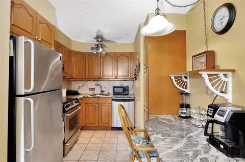 Kitchen - 166-31 9th Ave #6A, New York, NY 11357 photo 1 of 1