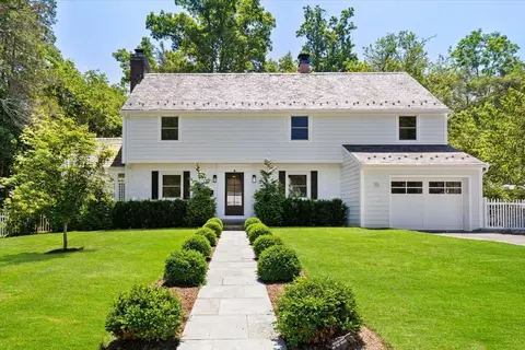16 Standish Dr, Scarsdale, NY 10583