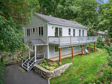 49 Oak Ridge Dr, Putnam Valley, NY 10579