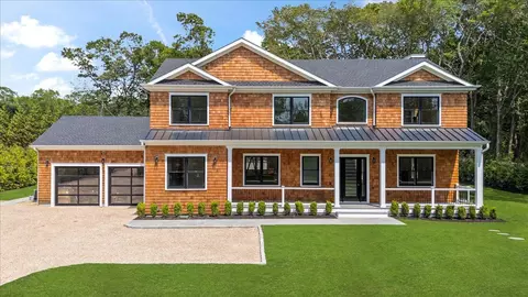 128 Sandy Hollow Rd, Southampton, NY 11968
