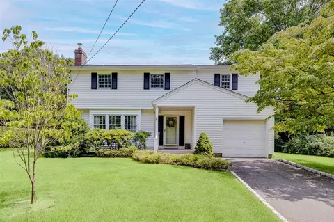 8 Bowdon Rd, Greenlawn, NY 11740