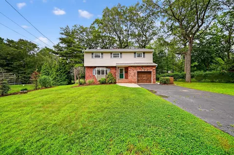 59 Stratford Pl, Clarkstown, NY 10956