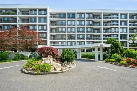 200 High Point Dr #514, Greenburgh, NY 10530