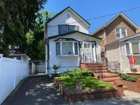 10542 91st St, New York, NY 11417