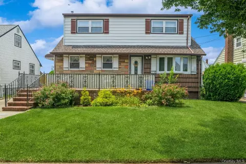 66 Gates Ave, Valley Stream, NY 11580