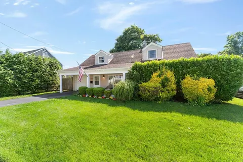 2691 Evans Rd, Oceanside, NY 11572