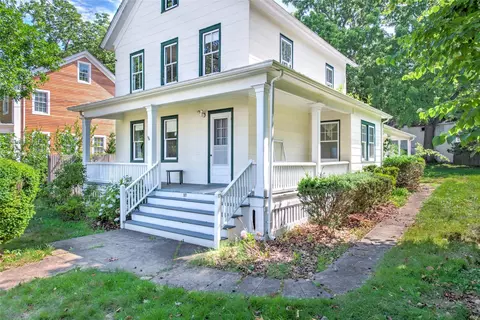 2 Shore Rd, Setauket, NY 11733