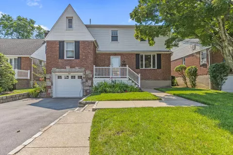 8 Walnut Rd, East Rockaway, NY 11518