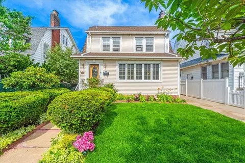 8421 169th St, Jamaica, NY 11432