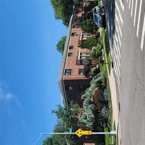 75-05 217th St #UPPER, Oakland Gardens, NY 11364