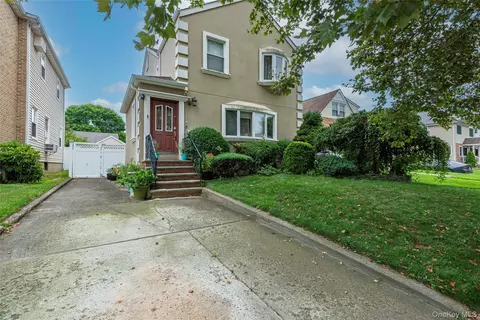 84-17 247 St, New York, NY 11426