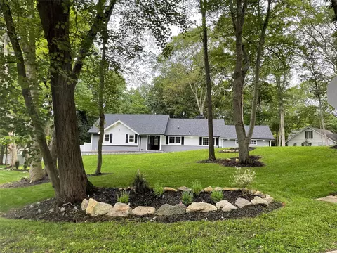 511 Magnolia Ln, Dix Hills, NY 11746