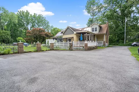 2 Dimiceli St, New Windsor, NY 12553