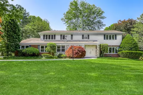 8 Briarwood Ln, Ramapo, NY 10901