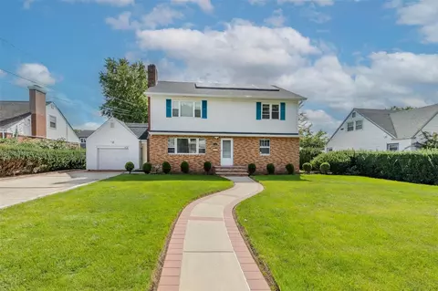 474 Newton St, North Hempstead, NY 11590