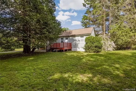 380 Whippoorwill Rd, New Castle, NY 10514
