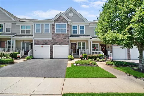 102 Paget Ln, Massapequa, NY 11758