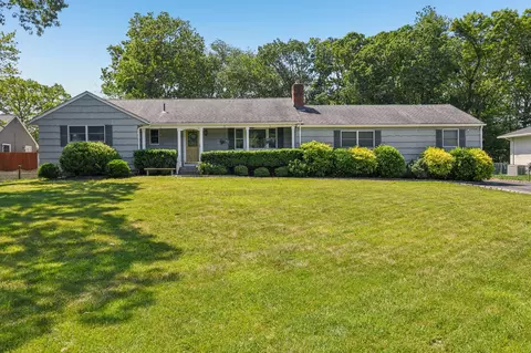 1824 Spur Dr S, Islip Terrace, NY 11752