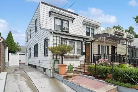 3211 204th St, New York, NY 11361