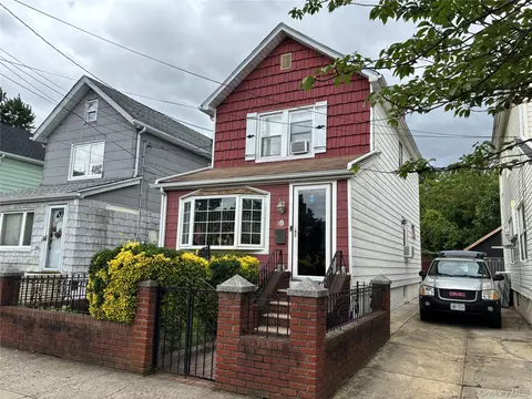 10418 216th St, New York, NY 11429