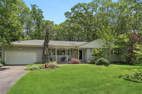 70 Sunny Line Dr, Calverton, NY 11933