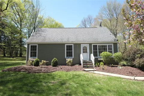 9 Lakeside Dr, Rhinebeck, NY 12572