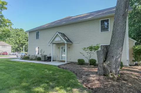 31 Village Cv, Warwick, NY 10990