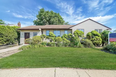 303 Woodbury Rd, Hicksville, NY 11801