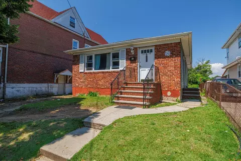 13318 233rd St, New York, NY 11422