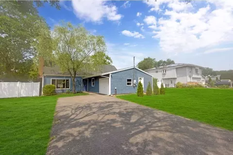 86 Sycamore Ave, Central Islip, NY 11722