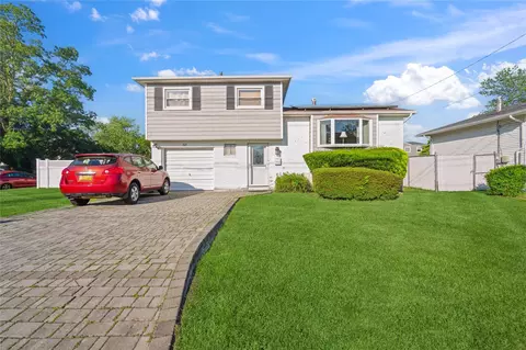 343 W 16th St, Deer Park, NY 11729