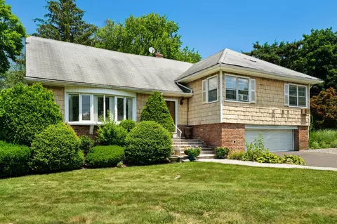 63 Bonnie Meadow Rd, Scarsdale, NY 10583