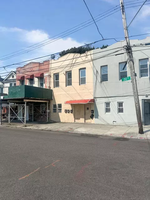 9904 212th St, New York, NY 11429