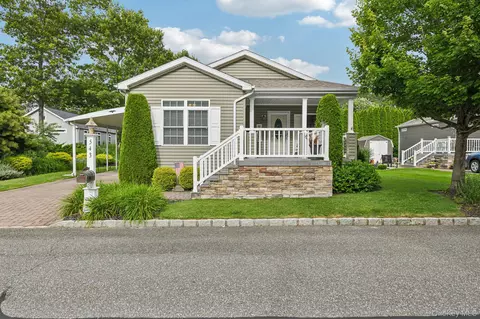 1661 Old Country Rd #543, Riverhead, NY 11901