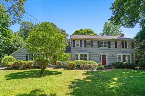 6 Beardsley Ln, Huntington, NY 11743