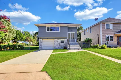 9 Rhodes Ln, West Hempstead, NY 11552