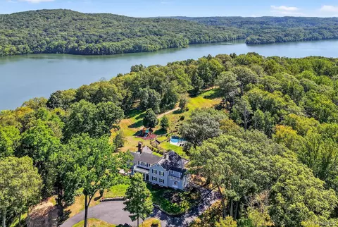1695 Croton Lake Rd, Yorktown, NY 10598