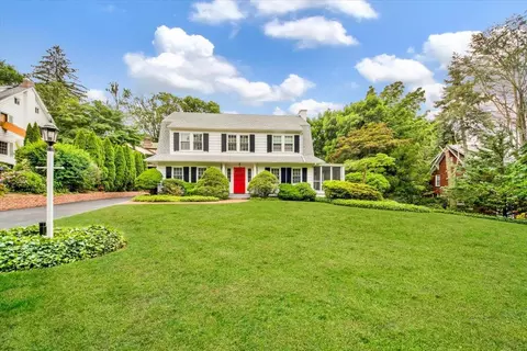 29 Crescent Rd, North Hempstead, NY 11050