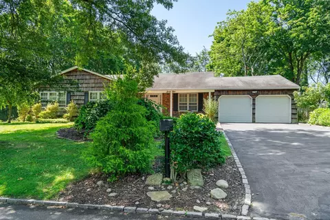 65 Eden Way, North Hempstead, NY 11576