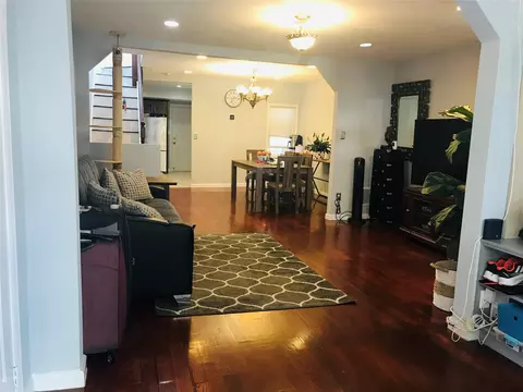 92-38 77th St, New York, NY 11421