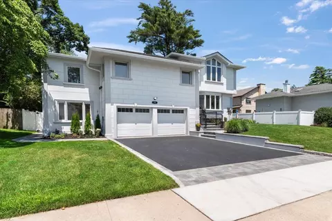 77 Bounty Ln, Jericho, NY 11753