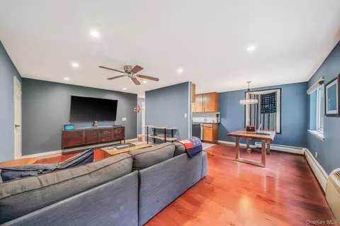 114 Jervis Ave #114, Farmingdale, NY 11735