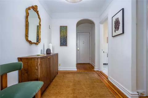 60 W Broad St #6A, Mount Vernon, NY 10552