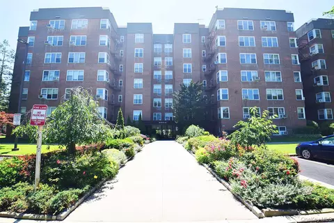 18-70 211th St #5K, New York, NY 11360