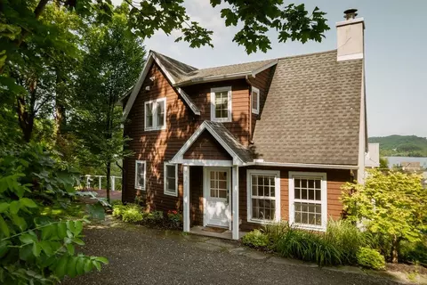22 Corning St, Rhinebeck, NY 12572