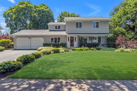 4 Stone Dr, Greenlawn, NY 11740