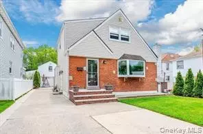 252-14 82 Rd, New York, NY 11426