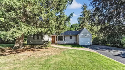 24 Summerset Dr, Smithtown, NY 11787