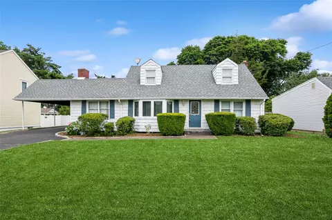 29 Cornell St, East Northport, NY 11731