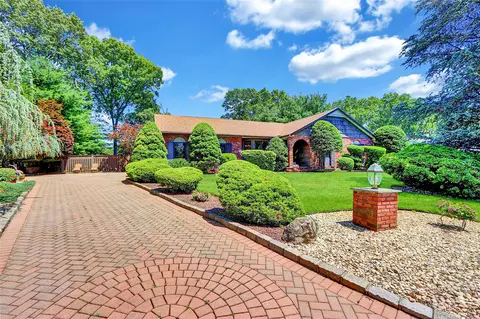 51 Glenridge Ave, Stony Brook, NY 11790